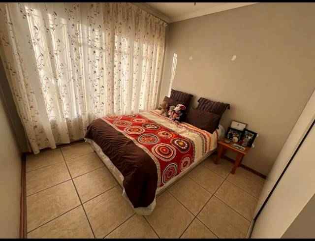 3 BEDROOM HOUSE FOR SALE IN BISLEY